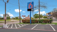 Motel 6 Dallas, TX - Market Center