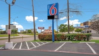 Motel 6 Dallas, TX - Market Center