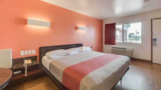 1 KING BED | NON-SMOKING