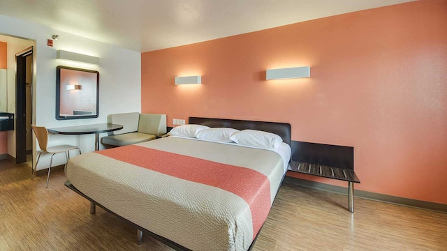 1 QUEEN BED | MOBILITY ACCESSIBLE TUB NSMK