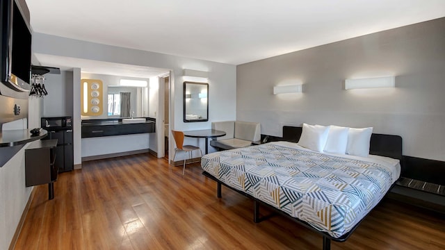 1 King Bed | Non-Smoking