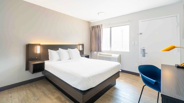 1 Queen Bed | Mob Acc RI Shwr Nsmk Micfridg