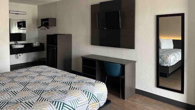 1 King Bed | Non-Smoking