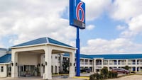 Motel 6 Seguin, TX
