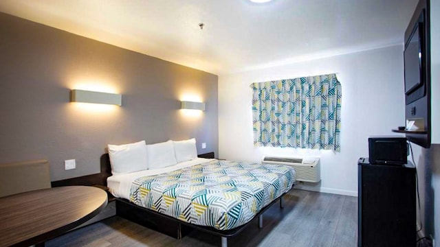 1 Queen Bed | Smoking