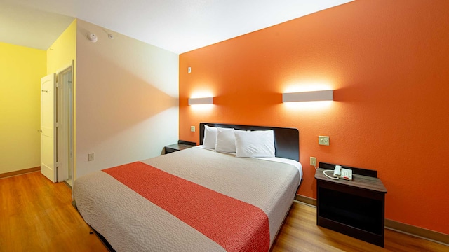 1 KING BED | NON-SMOKING