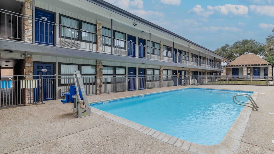 Motel 6 Boerne, TX, BOERNE, BOERNE