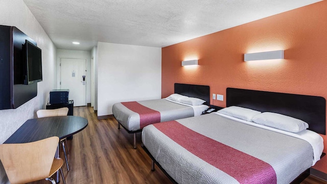 2 Queen Beds | Non-Smoking