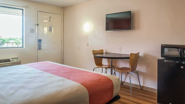 1 Queen Bed | Mobility Accessible Tub Nsmk