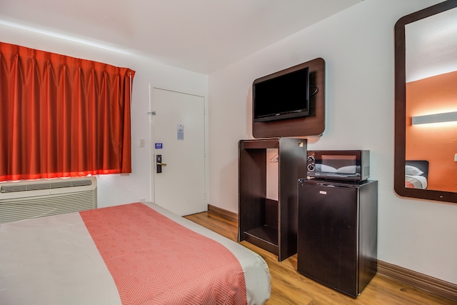 1 Queen Bed | Smoking, Microwave and Refrigerator