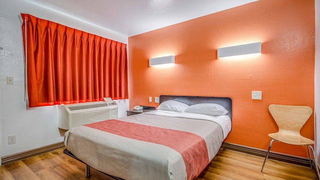 1 Queen Bed | Smoking