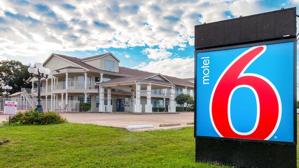 Motel 6 Waxahachie, TX, WAXAHACHIE, WAXAHACHIE