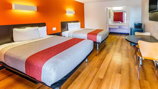 2 QUEEN BEDS | SMOKING