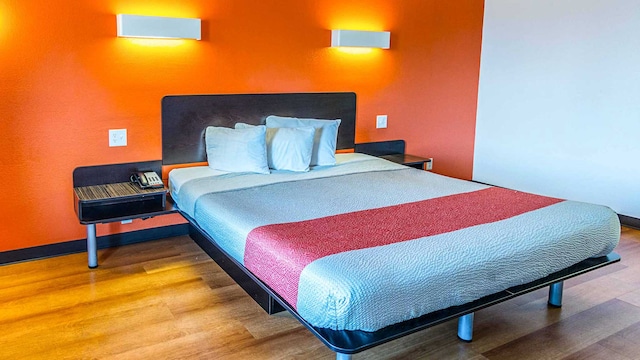 1 KING BED | SMOKING