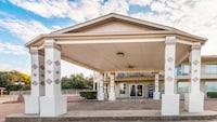 Motel 6 Waxahachie, TX