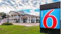 Motel 6 Waxahachie, TX