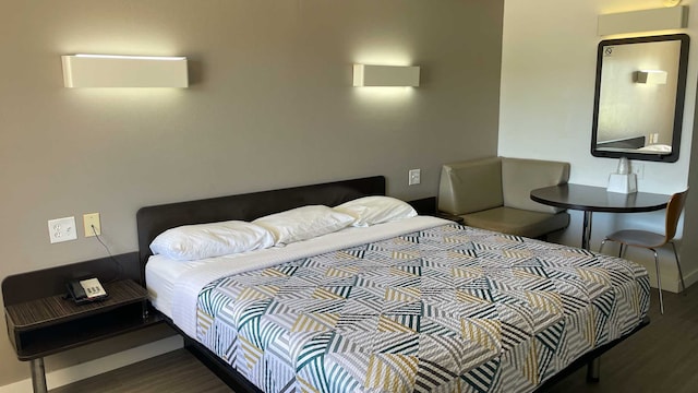 1 King Bed | Non-Smoking