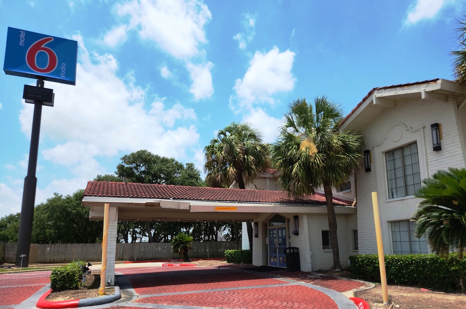 Motel 6 Baytown, TX - Garth Rd, Baytown, Baytown