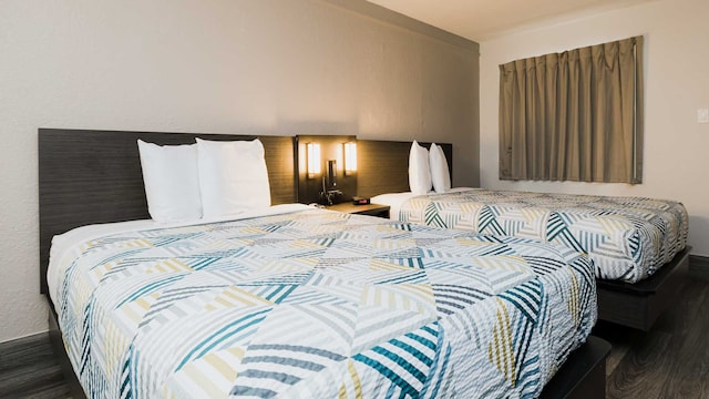 2 Full Beds | Smoking