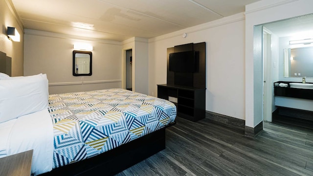 1 King Bed | Micfridge