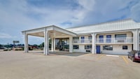 Motel 6 Lindale, TX