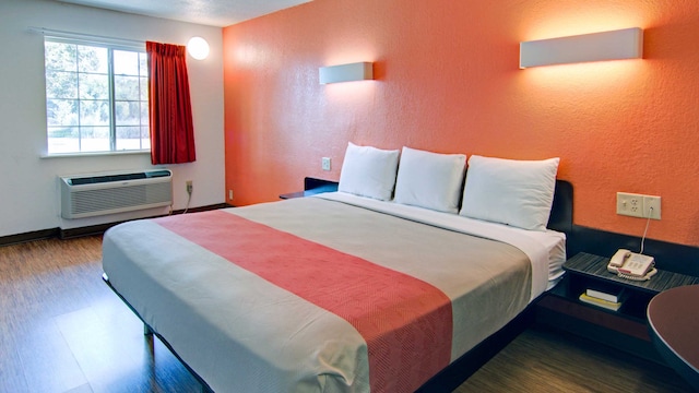 1 KING BED | MOBILITY ACCESSIBLE TUB, NSMK