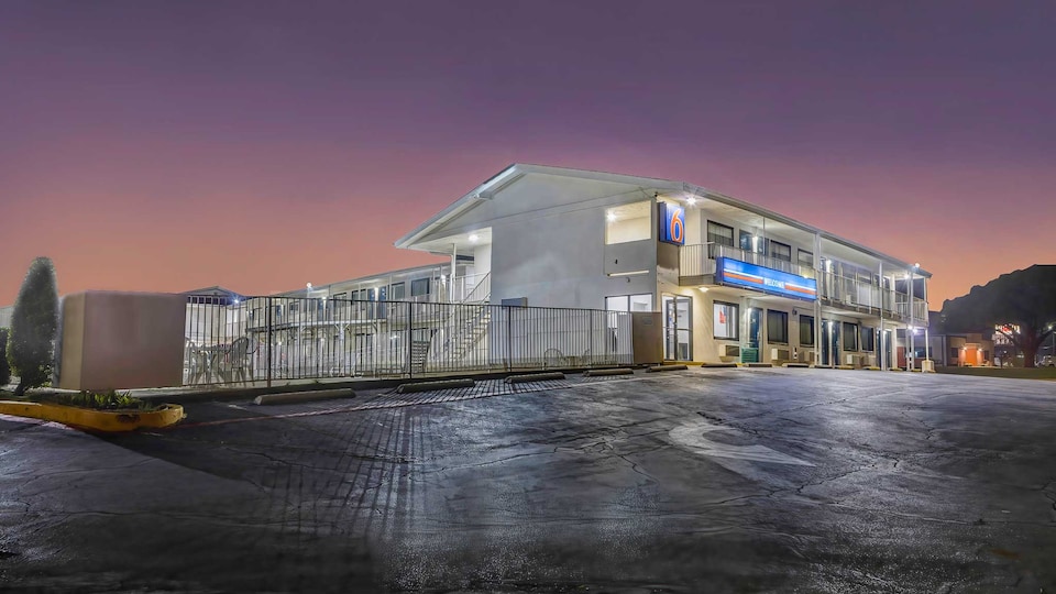 Motel 6 Denton, TX - UNT, Denton, Denton