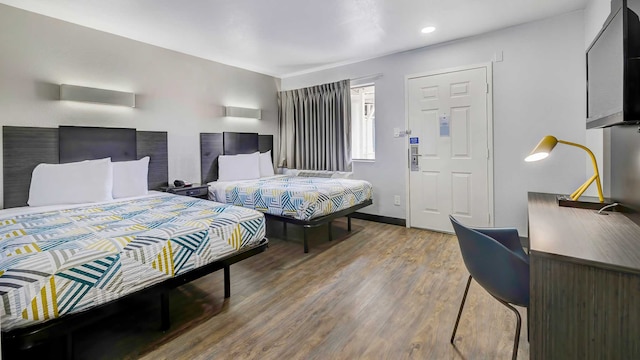 2 FULL BEDS | SMOKING, MICFRIDGE