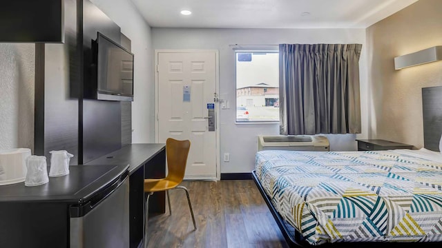 1 FULL BED | MOBIL ACC TUB NSMK MICFRIDGE