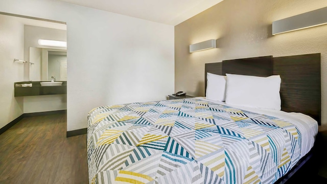 1 QUEEN BED | SMOKING