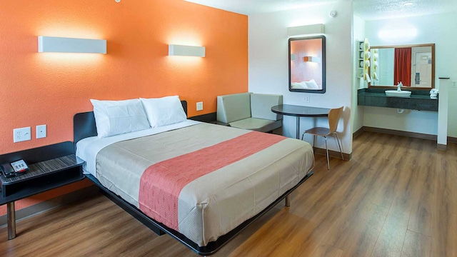 1 QUEEN BED | NON-SMOKING