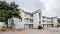 Motel 6 Grand Prairie, TX - Near Six Flags Drive