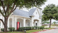 Motel 6 Grand Prairie, TX - Near Six Flags Drive