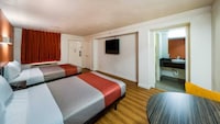 Motel 6 Dallas, TX - Farmers Branch