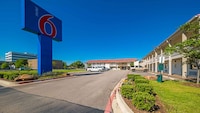 Motel 6 Dallas, TX - Farmers Branch