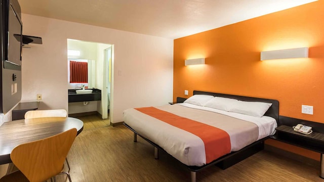 1 King Bed | Non-Smoking