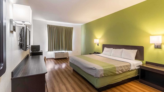 1 KING BED | NON-SMOKING