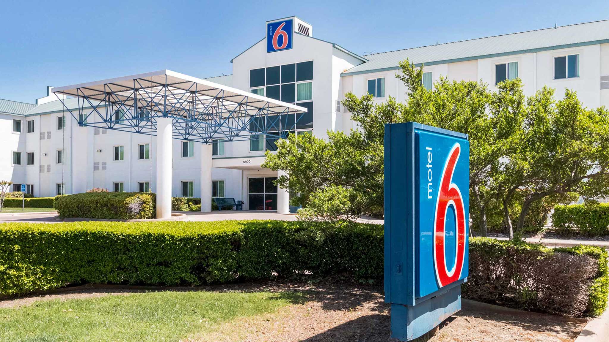 Motel 6 Hotels in Irving TX Starting @ $44 - Upto 39% OFF on 64 Irving ...