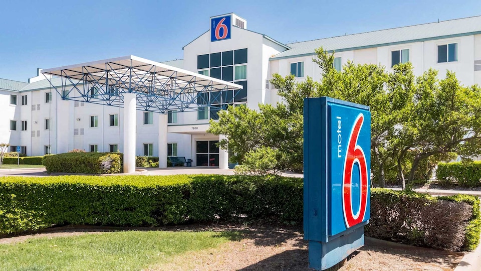 Motel 6 Irving, TX - DFW Airport North, C75063, Irving TX