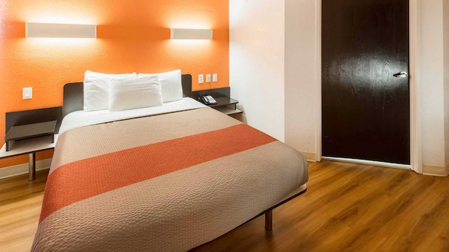 1 Full Bed | Mobility Access RI Shwr, Nsmk