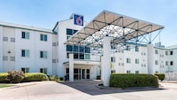 Motel 6 Irving, TX - DFW Airport North