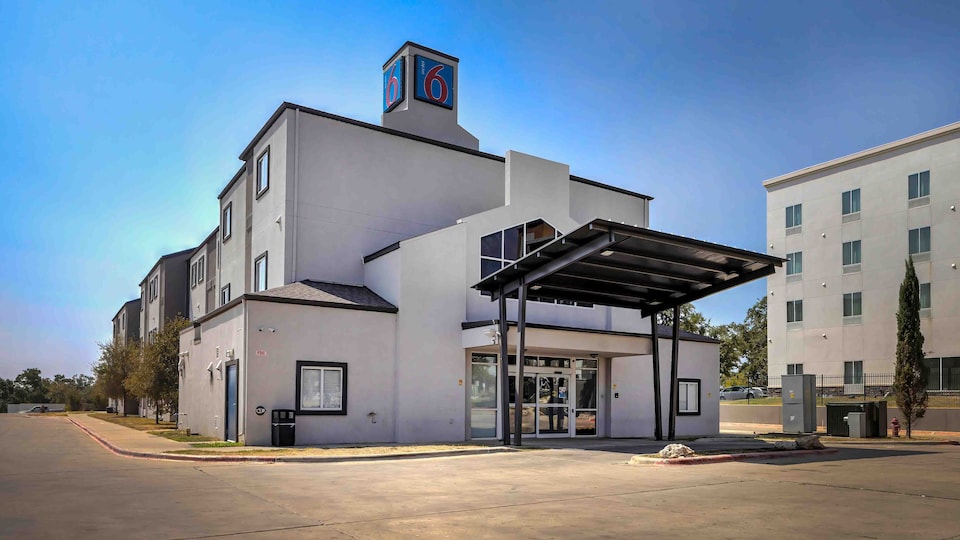 Motel 6 Cedar Park, TX, CEDAR PARK, CEDAR PARK