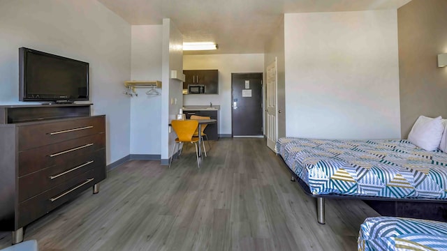 2 Full Beds | Suite, Smoking, Kitchen