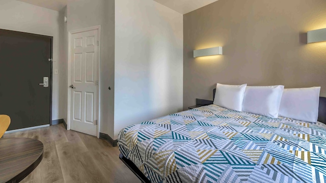 1 Queen Bed | Mobility Acc RI Shwr Ste Nsmk