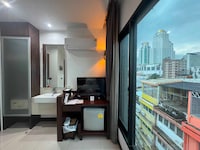 Collection O The Bangkok Airport Link Suite