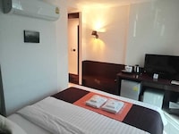 Collection O The Bangkok Airport Link Suite