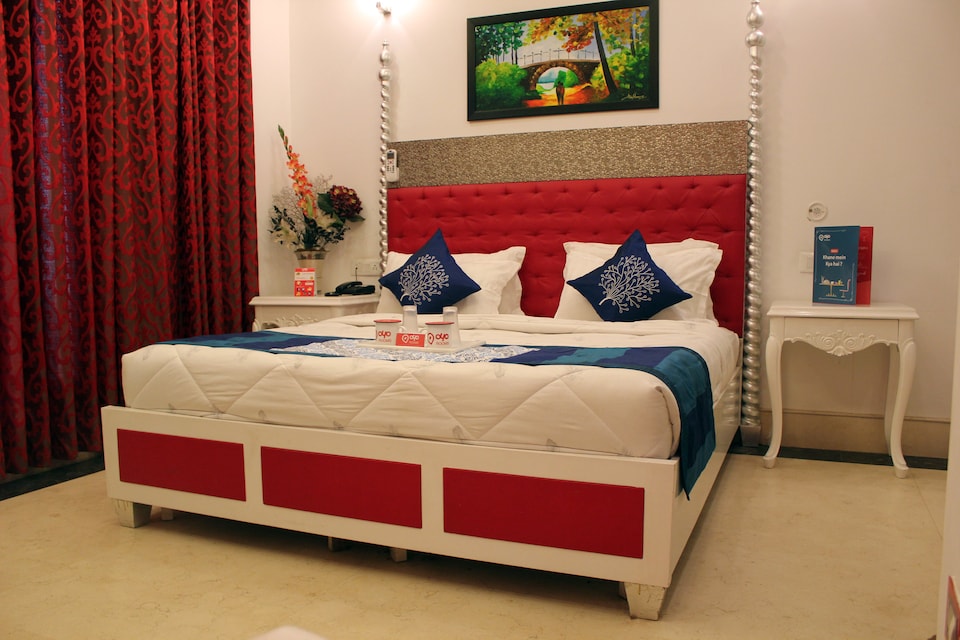 OYO 2200 Hotel Dev Residency, Banke Bihari Mandir Vrindavan, Vrindavan