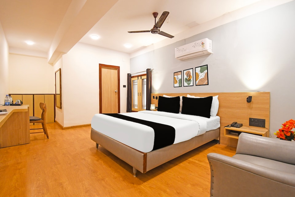 Super Townhouse Hill Cart Road Siliguri, Hong Kong Market Area Siliguri, Siliguri