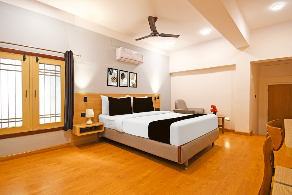Super Townhouse Hill Cart Road Siliguri, Hong Kong Market Area Siliguri, Siliguri