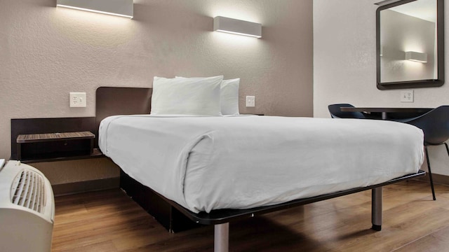 1 Queen Bed | ADA/RI Shower/Micfridge